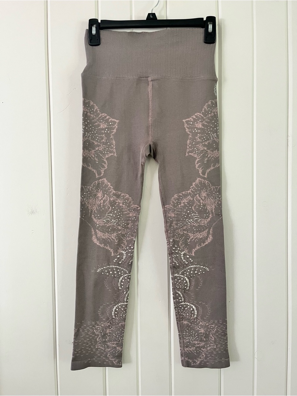 FP Movement Ecology Purple-Taupe Leggings with Pink Floral Print 22.5”, Sz M